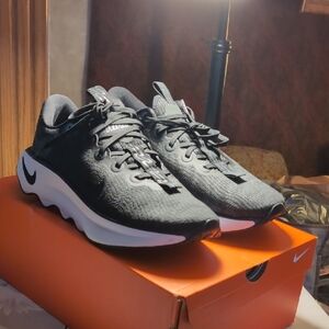 Nike Motiv Walking Shoe Sz 11 Women's